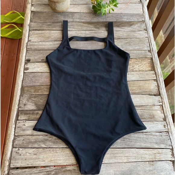 MIKOH One piece black - Picture 2 of 3